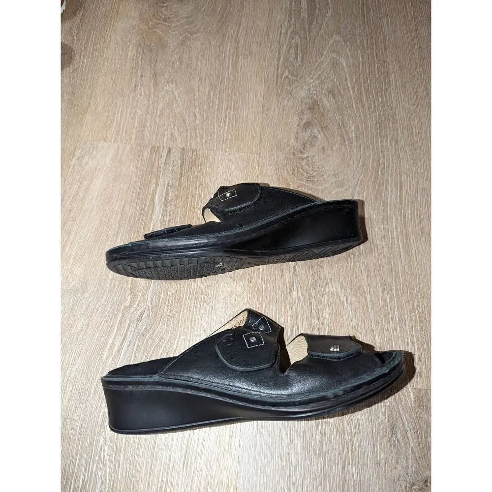 Finn‎ Comfort Women's Hand-Sewn Geometric Double Strap Sandals Black Size 4
